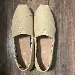 TOMS Women's Cream Canvas Flats